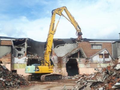 Afbraakwerken wolspinnerij Zulte, werf, glk, kraan komatsu