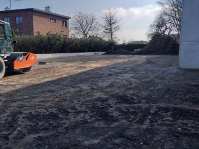 Demapack Oudenaarde, werf, glk, loods, gekalkte grond, buitenverharding, beton, asfalt, laadkade 