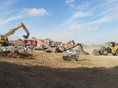 Van Laere, kruisem, werf, glk, afbraakwerken, omgevingswerken, rioleringswerken, waterbuffertank, stallen, kranen 