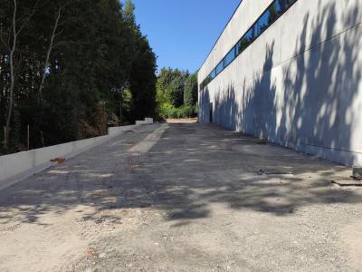 Demapack Oudenaarde, werf, glk, loods, gekalkte grond, buitenverharding, beton, asfalt, laadkade, nivelleer, nivelleringswerk, omgevingswerk, betonwerk, l paneel