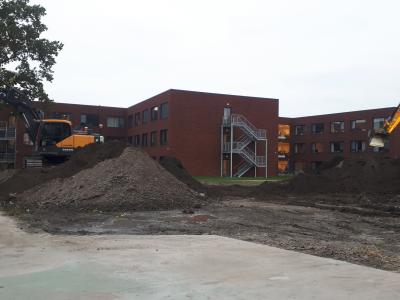 Omgevingswerken wzc Zaffelare, kraan, volvo, glk, werf, realisatie, jcb