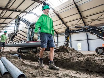 stagiair, jobstudent, glk, grondwerken, rioleringswerken, PVC, buis, Volvo, kraan