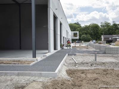 Olsene LCV, KMO units, rioleringswerken, omgevingswerken, aanleg parking, betonklinkers