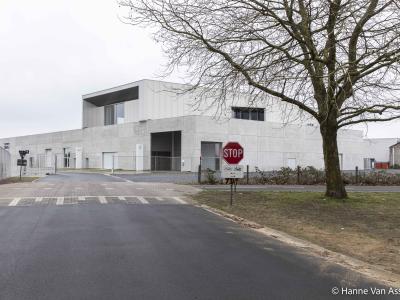 Immo Rovan, Waregem, omgevingsaanleg, asfalt, grasdallen, parking