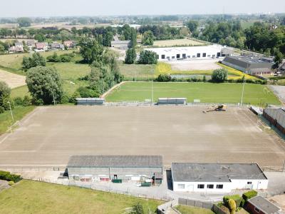 uitnivelleren, voetbalveld, draineren, boordstenen, keermuren, KOS Olsene, KME Machelen