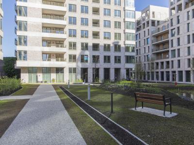 de Molens Deinze uitgewassen beton en zitbank