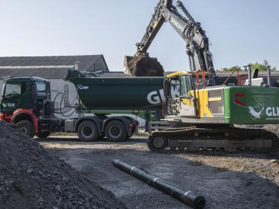 Vrachtwagen wordt geladen