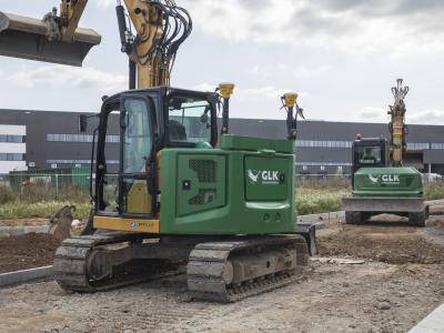 2 rupskranen JCB en CAT samen aan het nivelleren op werf GLK te Doornik
