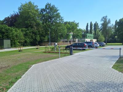 Parking met slagboom school De Driesprong Deerlijk