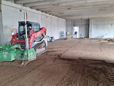 Nivelleren in gebouw werf Wevelgem