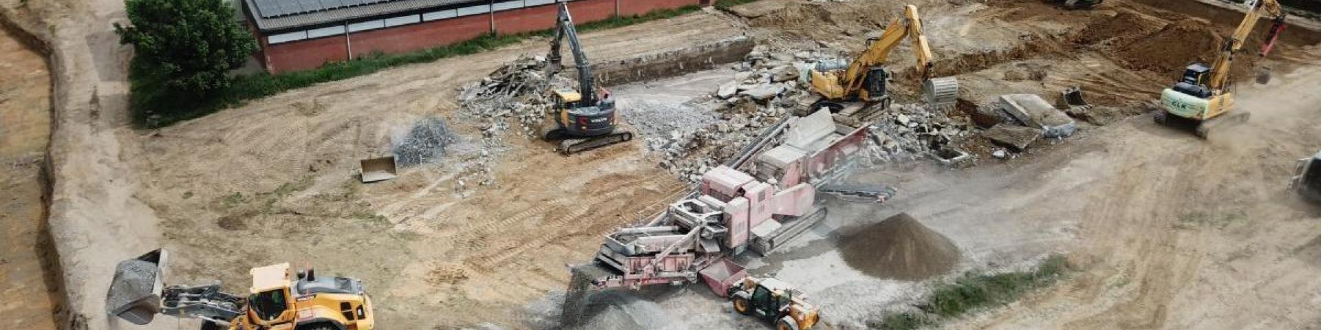 Van Laere, kruisem, werf, glk, afbraakwerken, omgevingswerken, rioleringswerken, waterbuffertank, stallen 