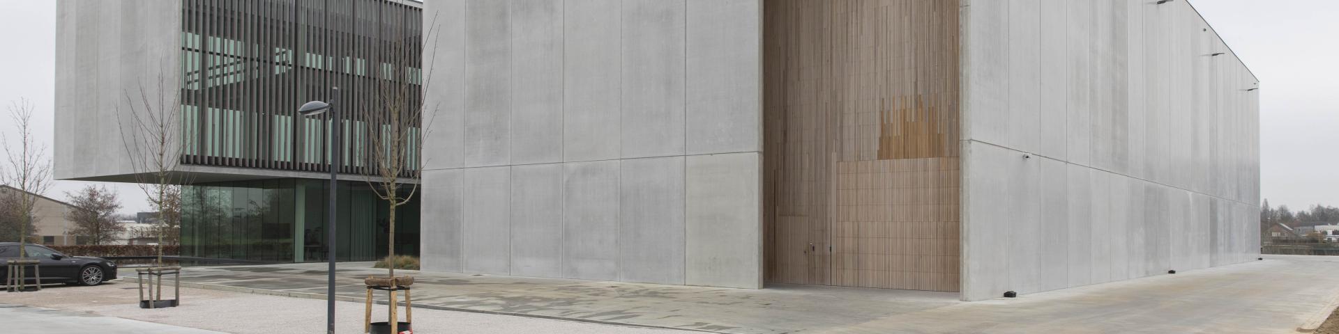 Novitan, omgevingsaanleg, parkingaanleg, beton, Kortrijk