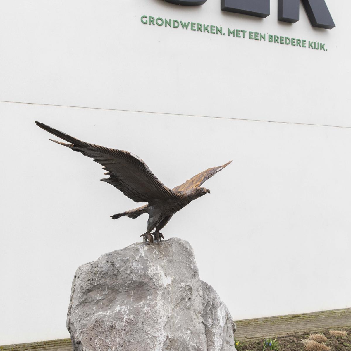 Eagle Cortenstaal aan ingang GLK