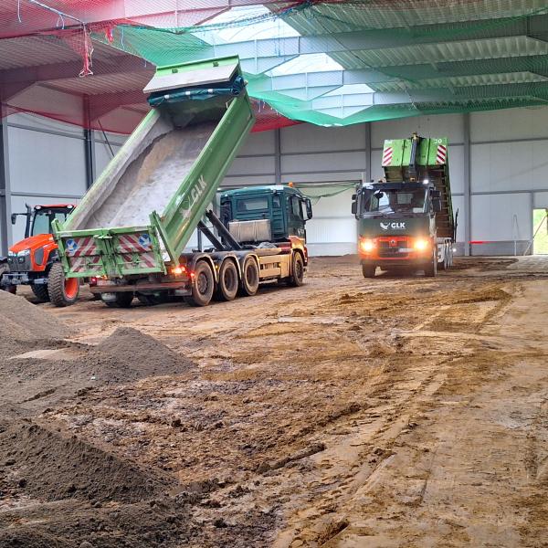 Grond werf hergebruiken als aanvulgrond in loods binnen op werf in Dentergem 2024